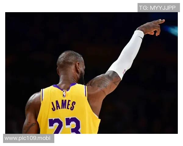 送詹姆斯+布朗尼回家！美媒晒3方10人交易方案：湖人获2大全明星